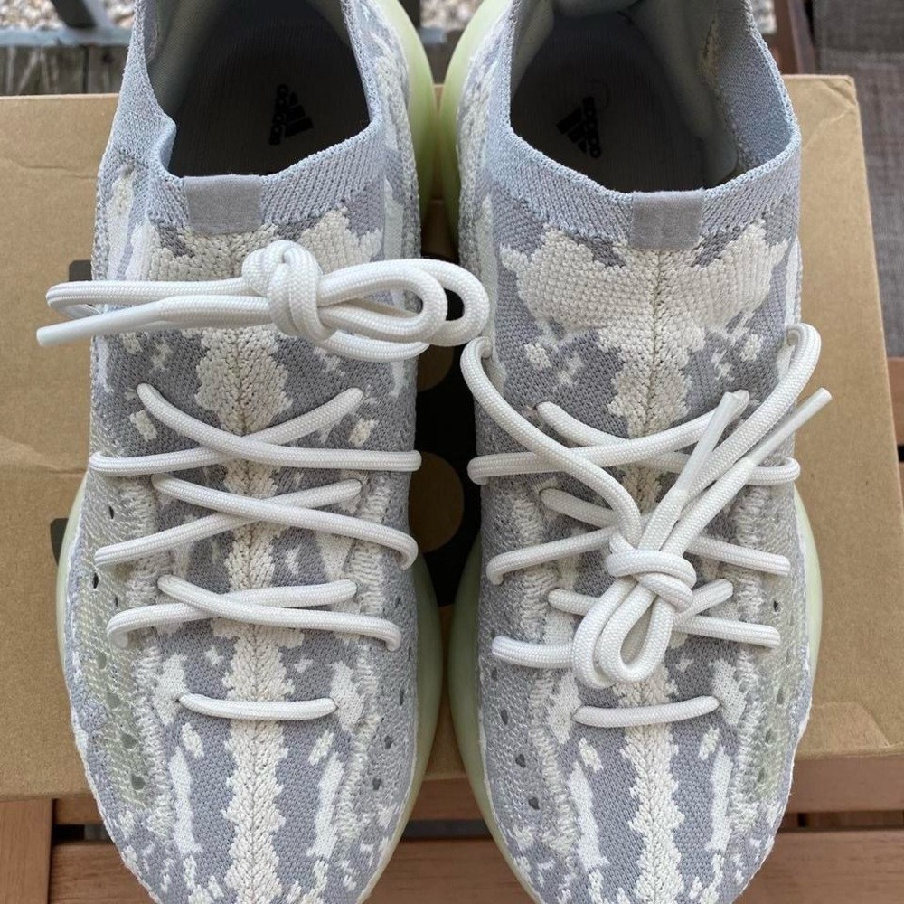 Men’s Size 10 380 Alien Yeezy Adidas by Kanye West - Picture 7 of 7